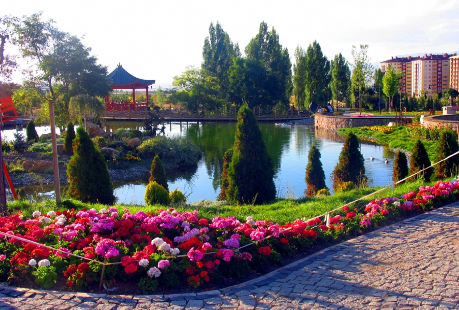 Erzurum Atatürk Üniversitesi Ata Botanik Parkı genel görünümü ve yeşil alanları