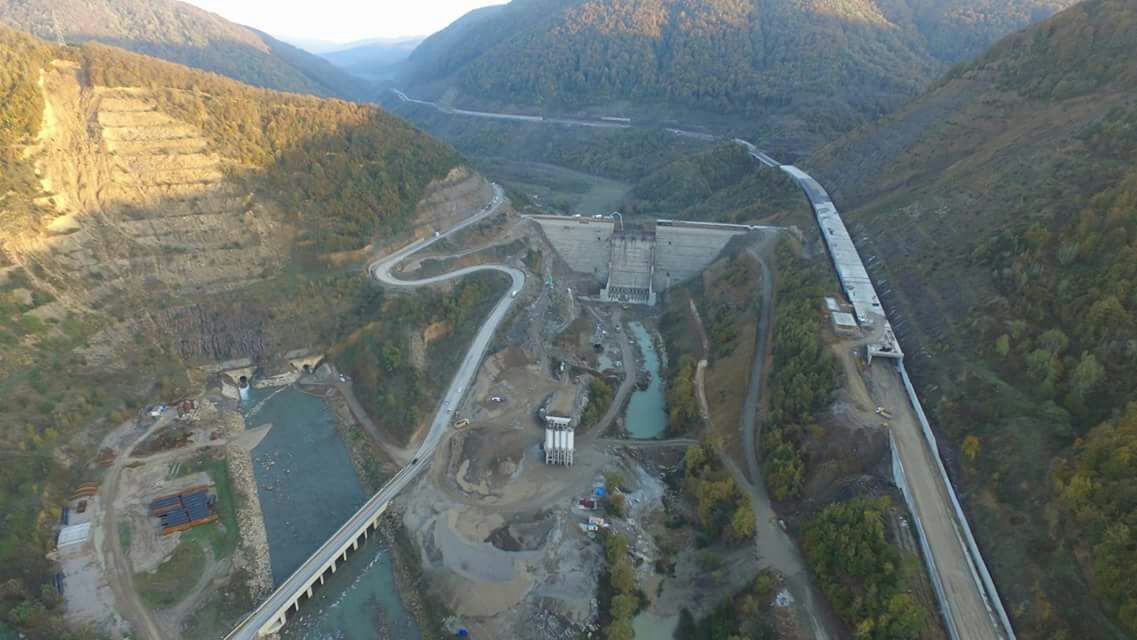 Bartın Kirazlıköprü Barajı gövde inşaatı ve tamamlanma aşamasındaki çalışmaların genel görünümü