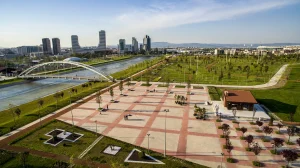 Bursa Hüdavendigar Kent Parkı ve Nilüfer Çayı çevresinin havadan görünümü