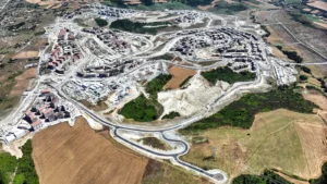 İstanbul Arnavutköy bölgesinde altyapı çalışmaları ve imar yollarını gösteren havadan görünüm