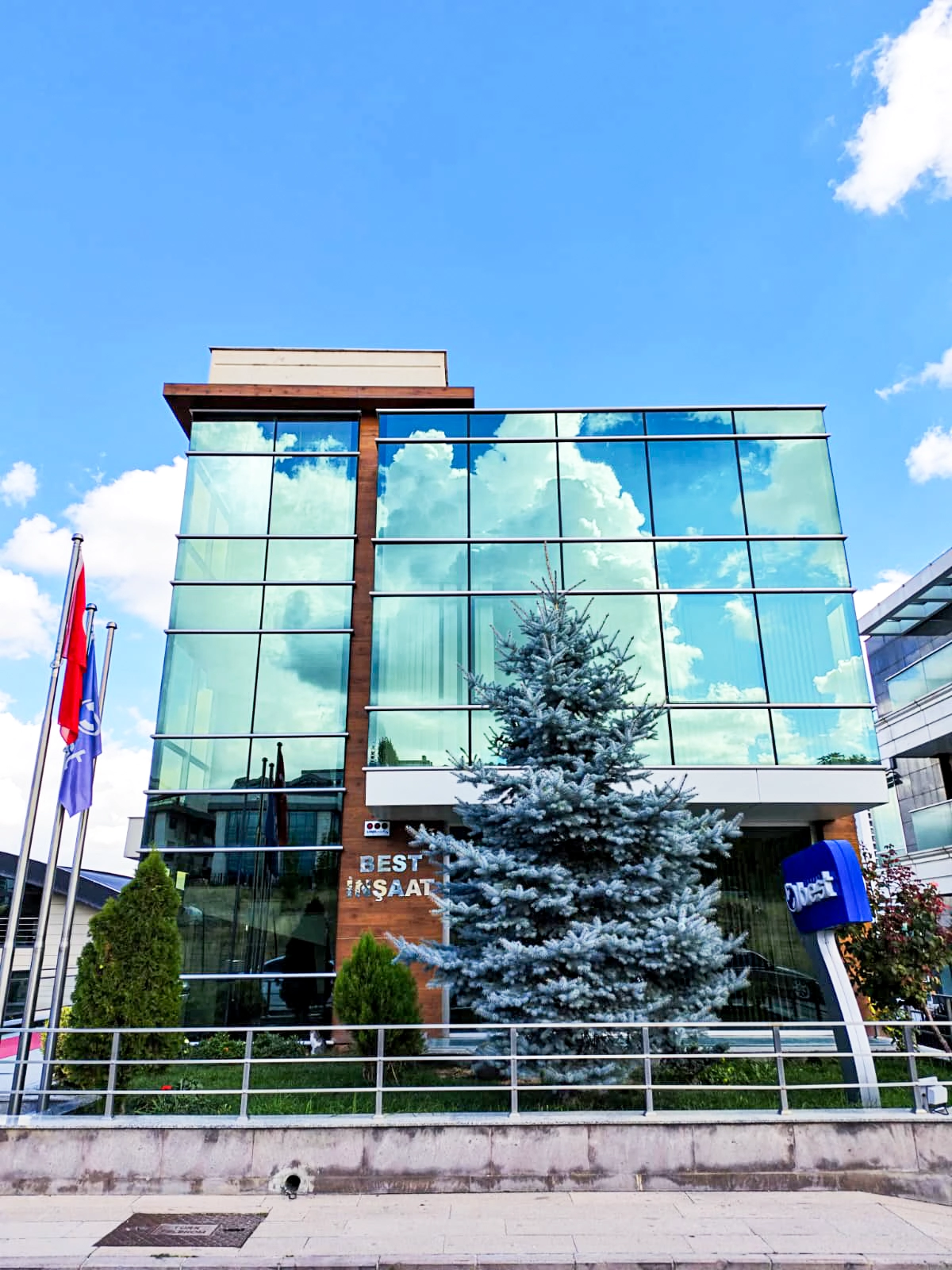 Best Tasarım İnşaat A.Ş. Ankara genel merkez binası